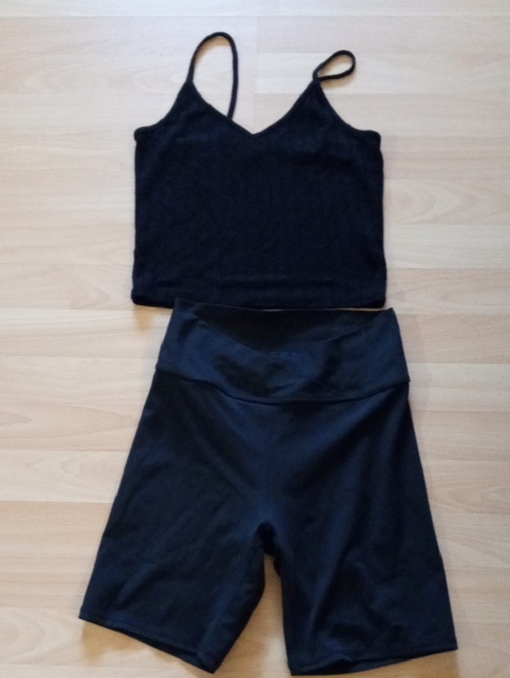 💲1⃣▶▶Embossed 'COZI Short Criss Cross Front & Plain 🖤 Crop